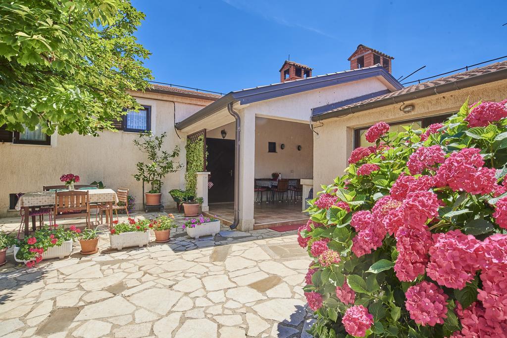 אומאג B&B Carmela מראה חיצוני תמונה