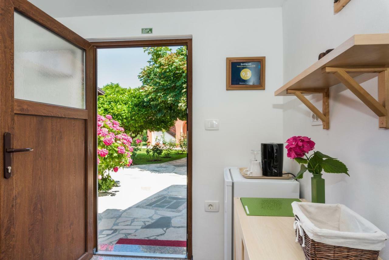 אומאג B&B Carmela מראה חיצוני תמונה