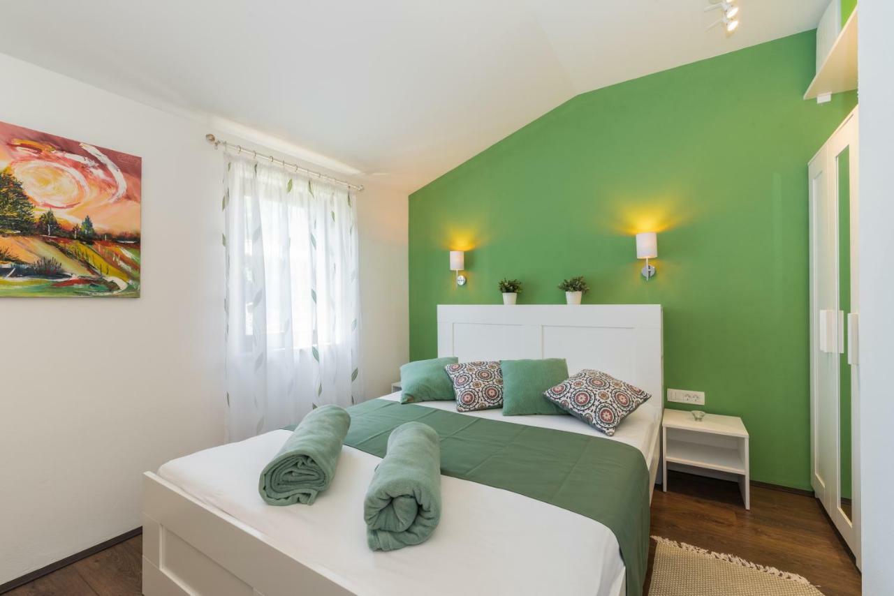 אומאג B&B Carmela מראה חיצוני תמונה