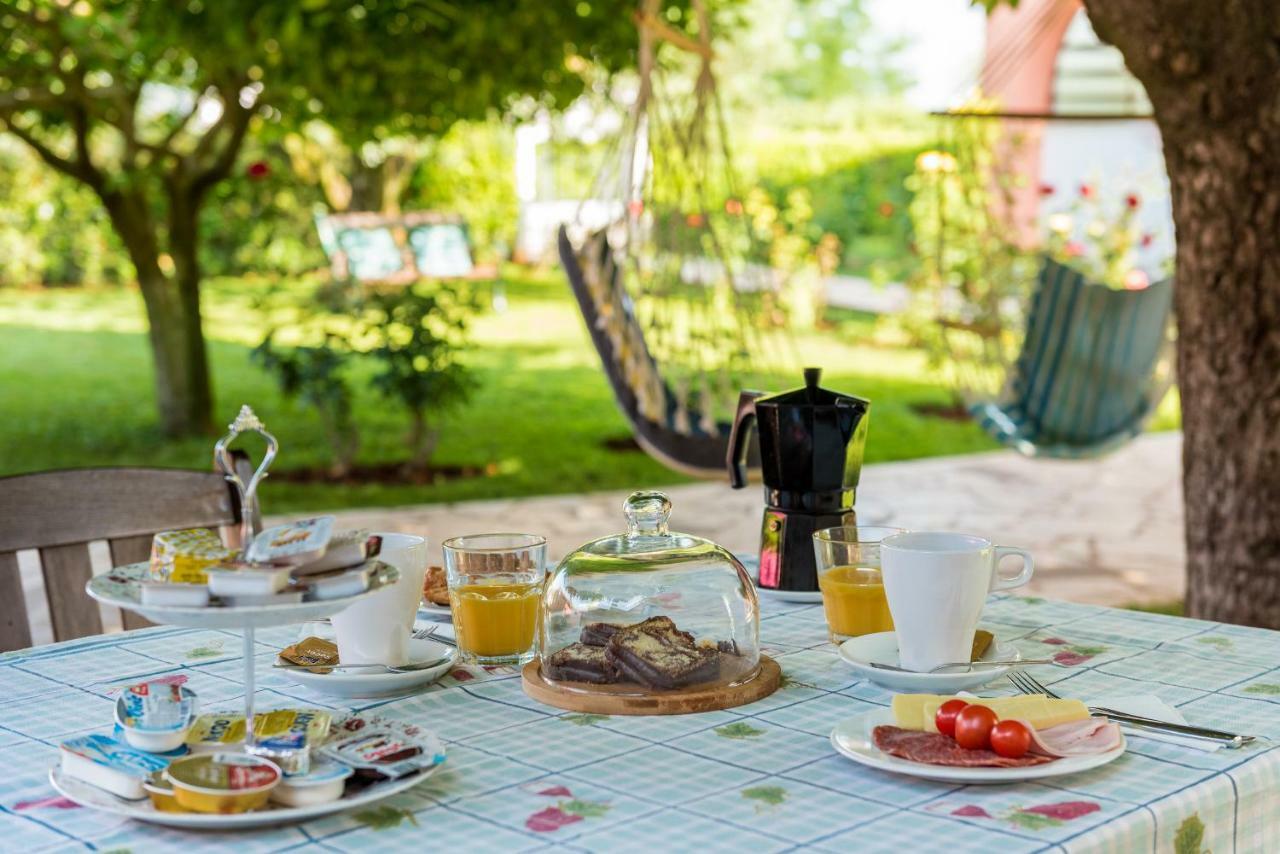 אומאג B&B Carmela מראה חיצוני תמונה